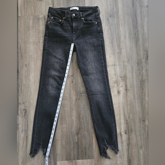 Zara Black Skinny Jeans with  Distressed Frayed Hem - Picture 4 of 8